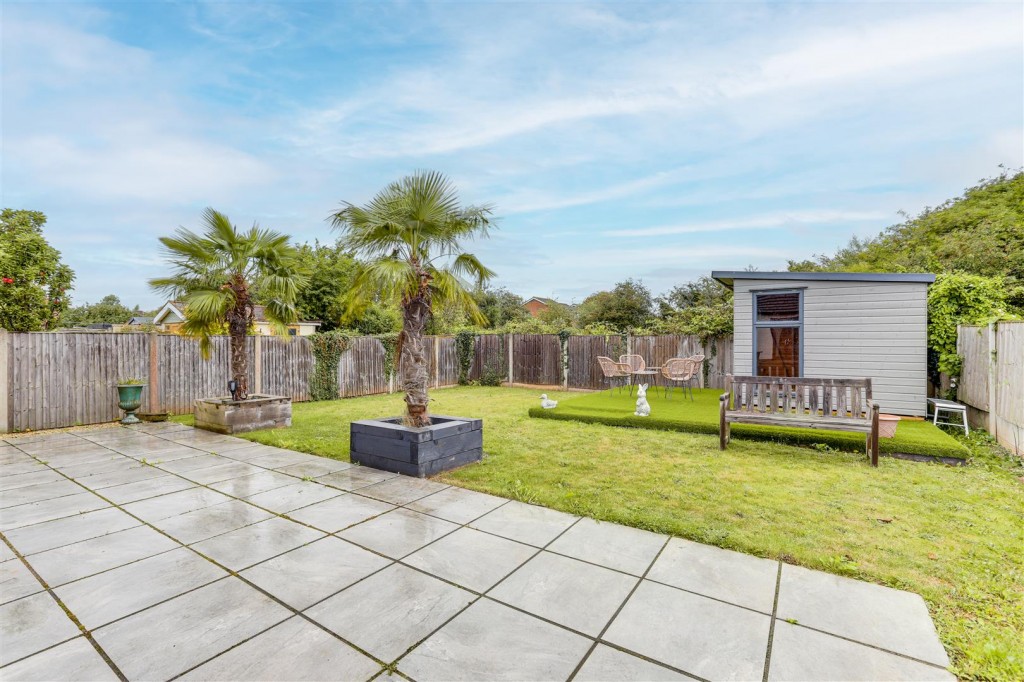 Linby Road, Hucknall, Nottinghamshire, NG15 7TW