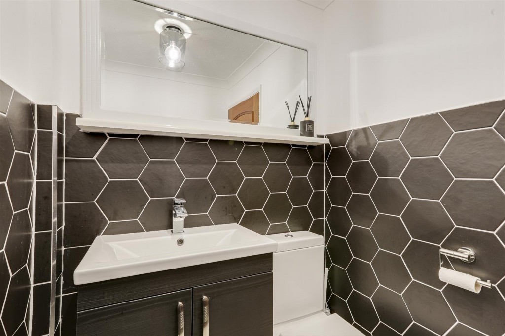 Weston Close, Woodthorpe, Nottinghamshire, NG5 4FS