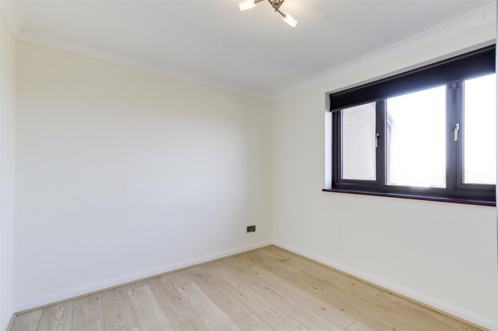 Weston Close, Woodthorpe, Nottinghamshire, NG5 4FS