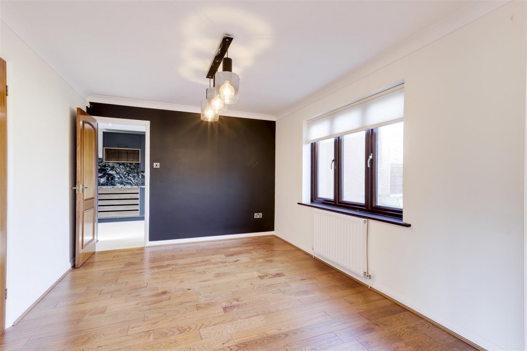 Weston Close, Woodthorpe, Nottinghamshire, NG5 4FS