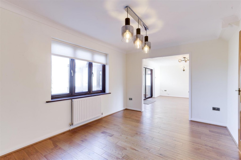 Weston Close, Woodthorpe, Nottinghamshire, NG5 4FS