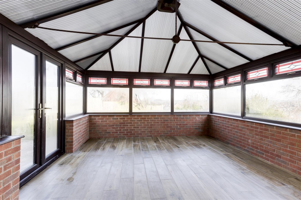 Weston Close, Woodthorpe, Nottinghamshire, NG5 4FS