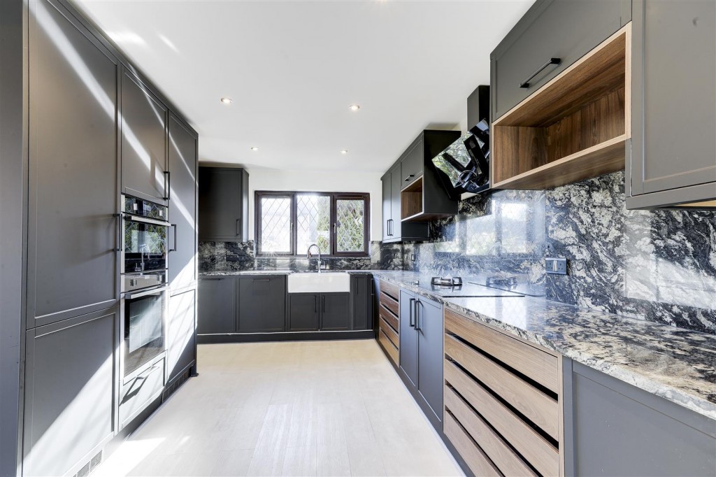 Weston Close, Woodthorpe, Nottinghamshire, NG5 4FS