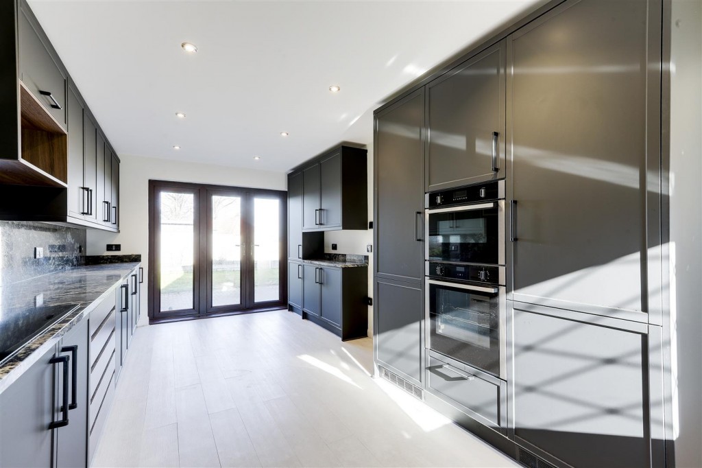 Weston Close, Woodthorpe, Nottinghamshire, NG5 4FS