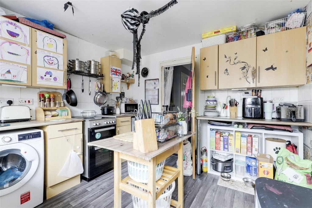 Downing Gardens, Bulwell, Nottinghamshire, NG6 8JX