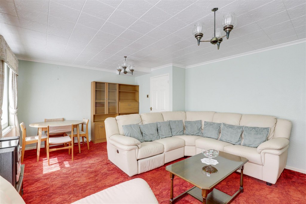 Wollaton Avenue, Gedling, Nottinghamshire, NG4 4HY