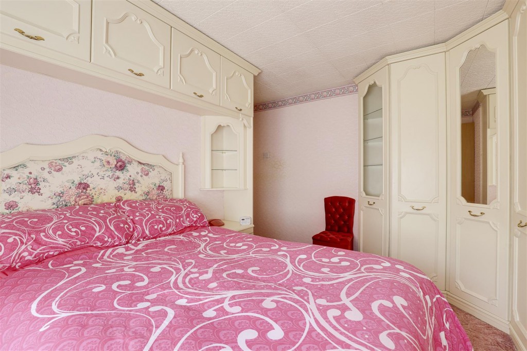 Wollaton Avenue, Gedling, Nottinghamshire, NG4 4HY