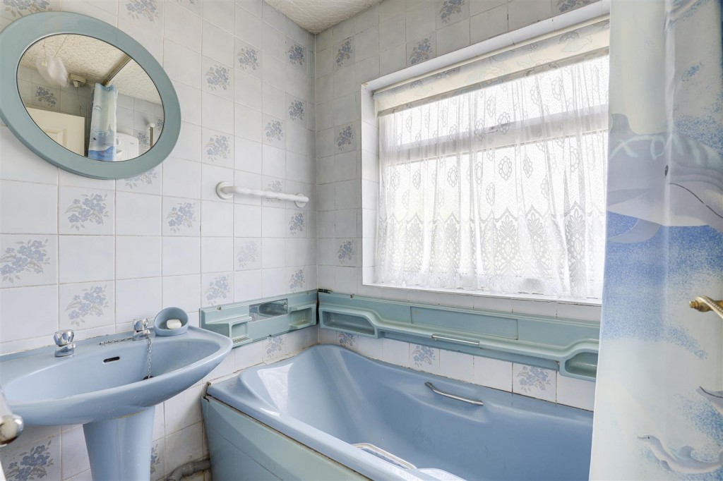 Wollaton Avenue, Gedling, Nottinghamshire, NG4 4HY