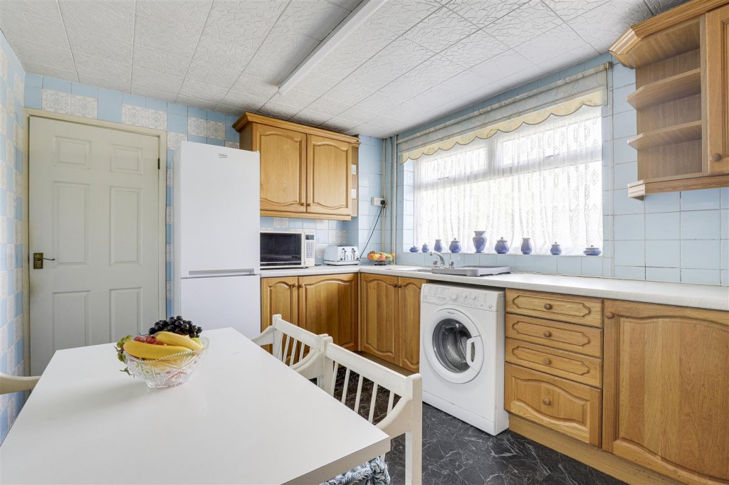 Wollaton Avenue, Gedling, Nottinghamshire, NG4 4HY