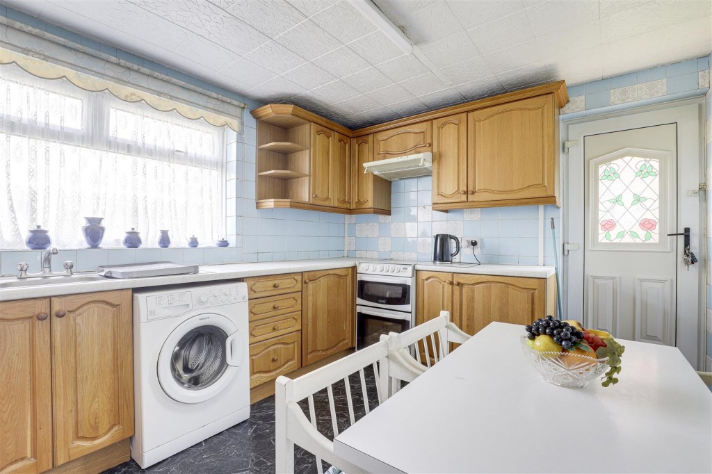 Wollaton Avenue, Gedling, Nottinghamshire, NG4 4HY