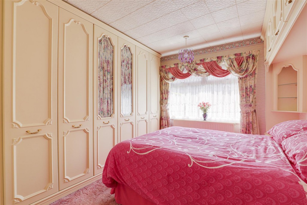 Wollaton Avenue, Gedling, Nottinghamshire, NG4 4HY