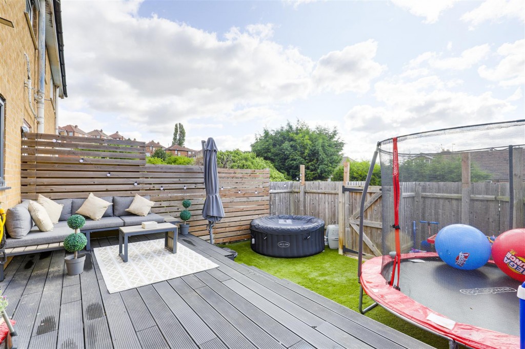 Besecar Avenue, Gedling, Nottinghamshire, NG4 4DL