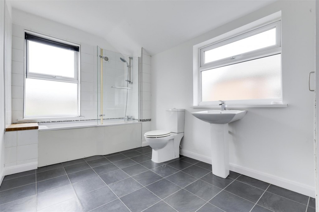 Mayfield Road, Carlton, Nottinghamshire, NG4 1JP