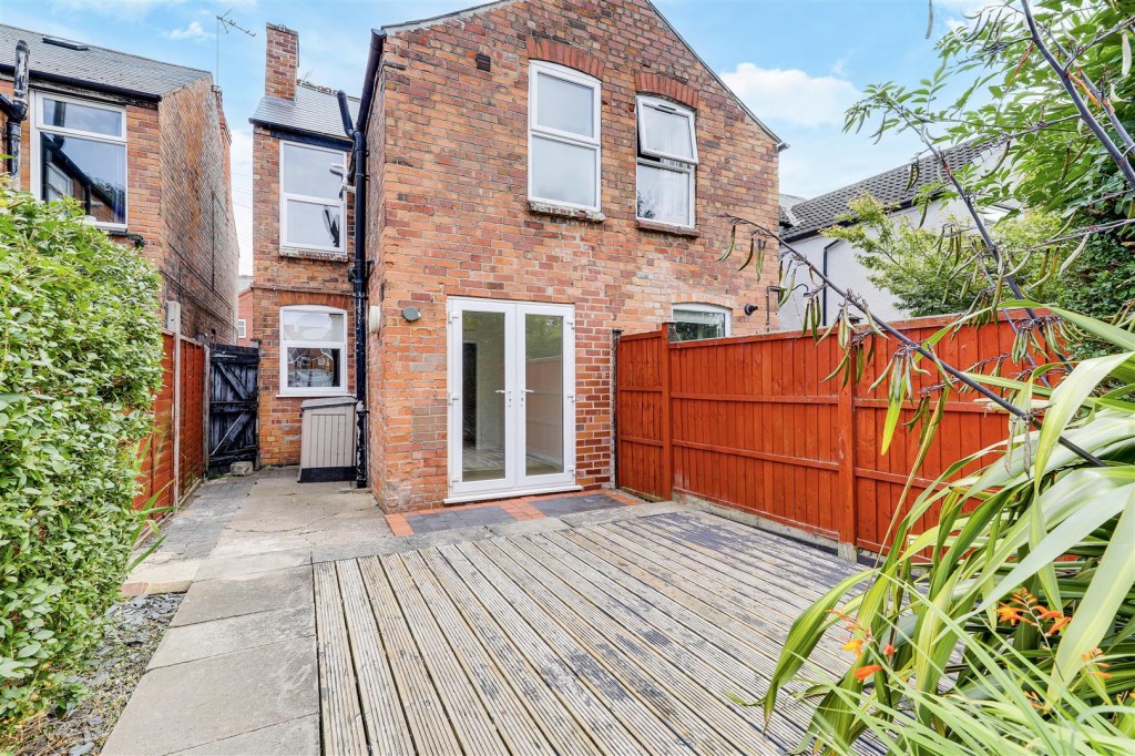 Mayfield Road, Carlton, Nottinghamshire, NG4 1JP