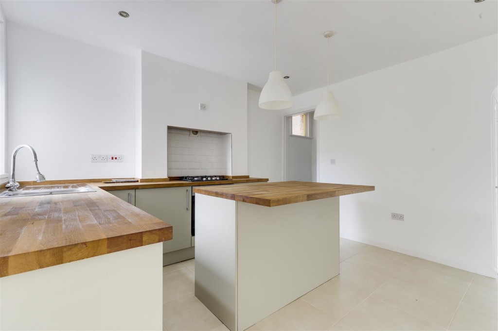 Mayfield Road, Carlton, Nottinghamshire, NG4 1JP