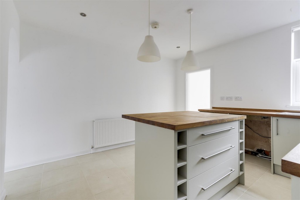 Mayfield Road, Carlton, Nottinghamshire, NG4 1JP