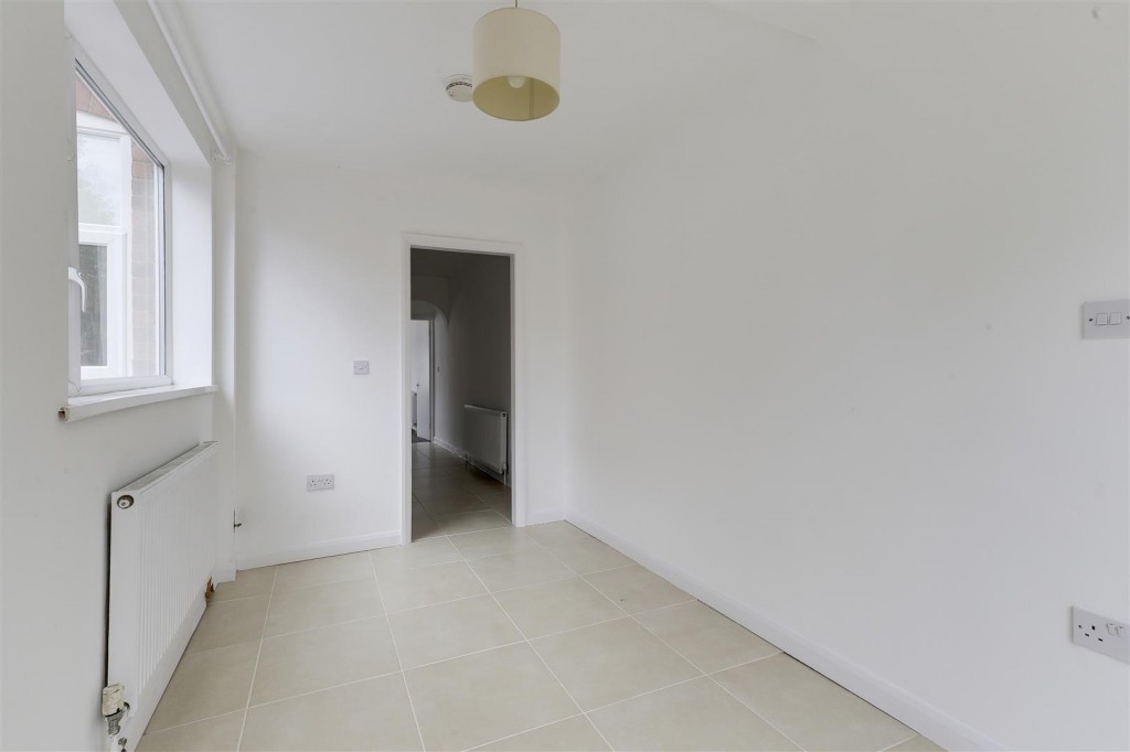 Mayfield Road, Carlton, Nottinghamshire, NG4 1JP