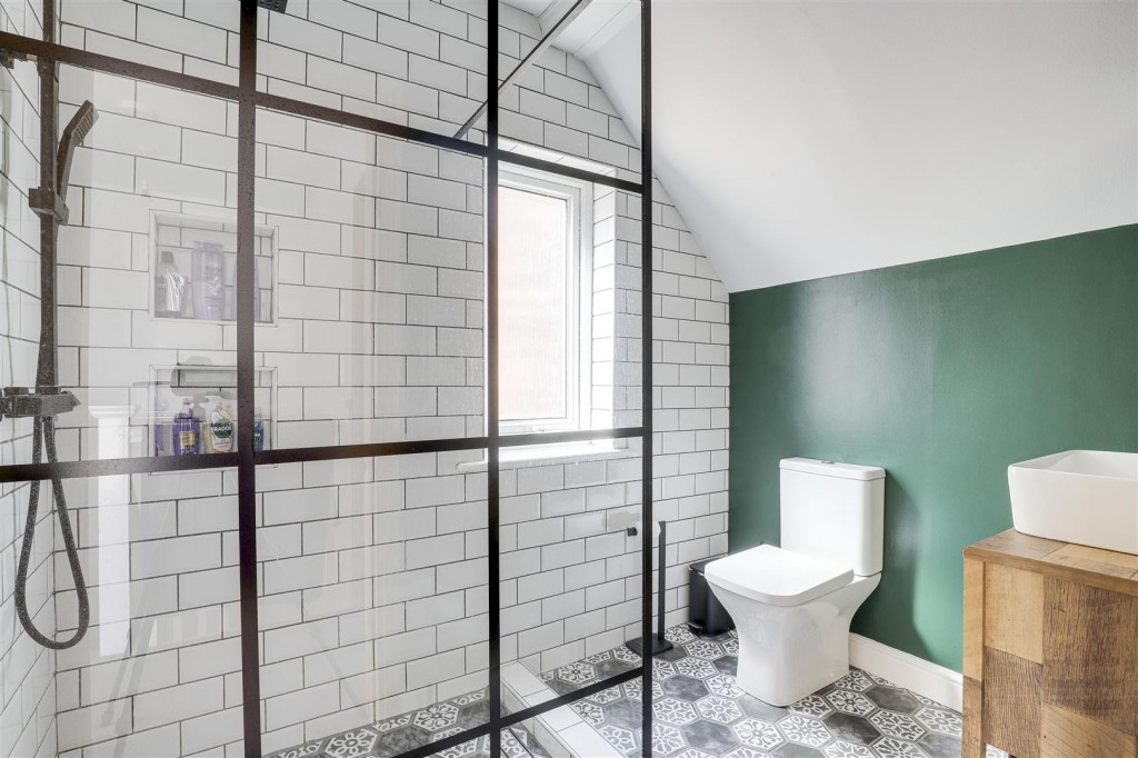 Plains Road, Mapperley, Nottinghamshire, NG3 5LE