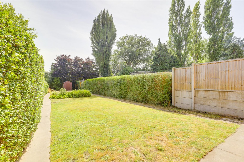 Plains Road, Mapperley, Nottinghamshire, NG3 5LE