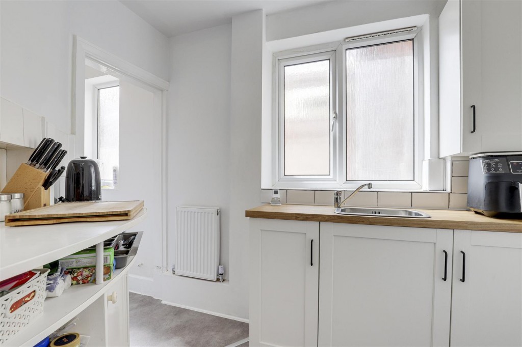 Plains Road, Mapperley, Nottinghamshire, NG3 5LE