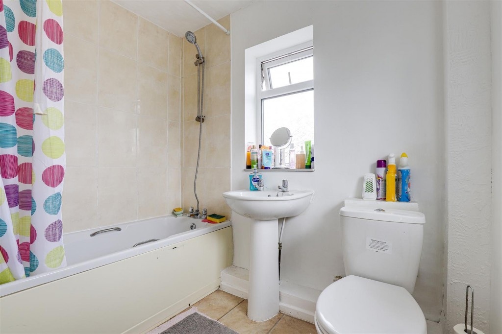 Oxborough Road, Arnold, Nottinghamshire, NG5 6FG