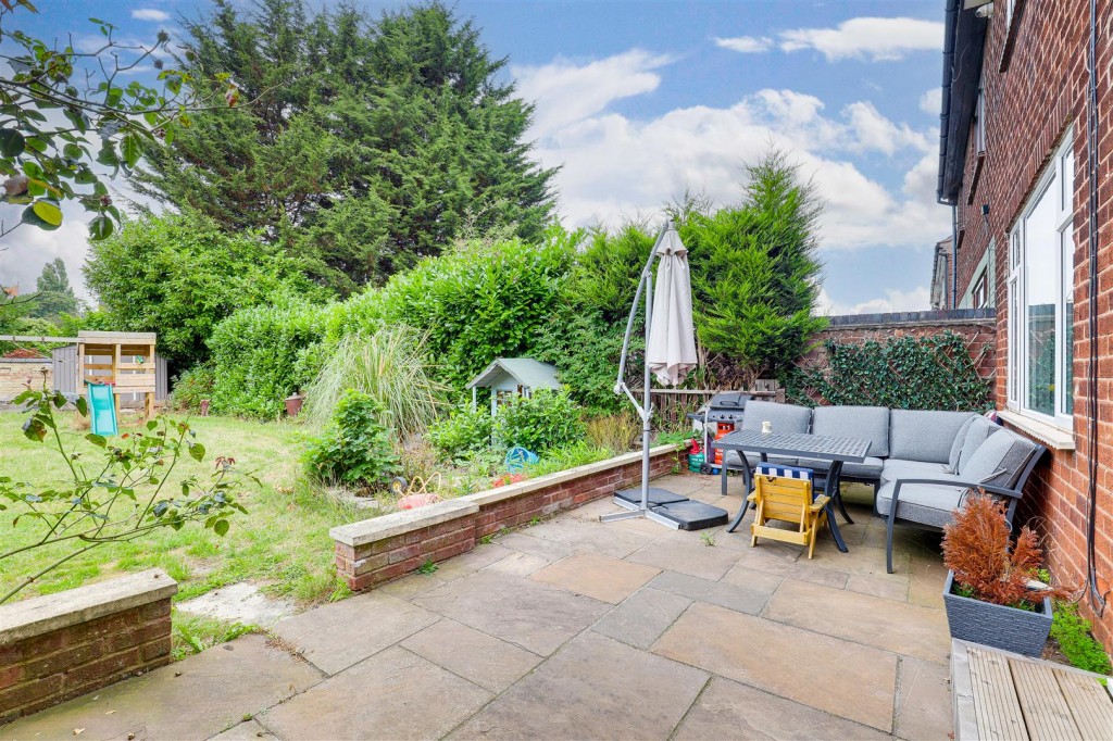 Hills Road, Breaston, Derbyshire, DE72 3DF