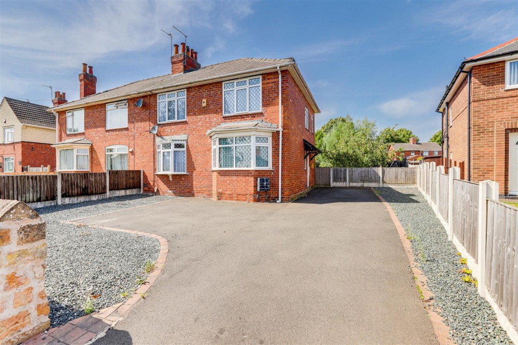 Watnall Road, Hucknall, Nottinghamshire, NG15 7NH