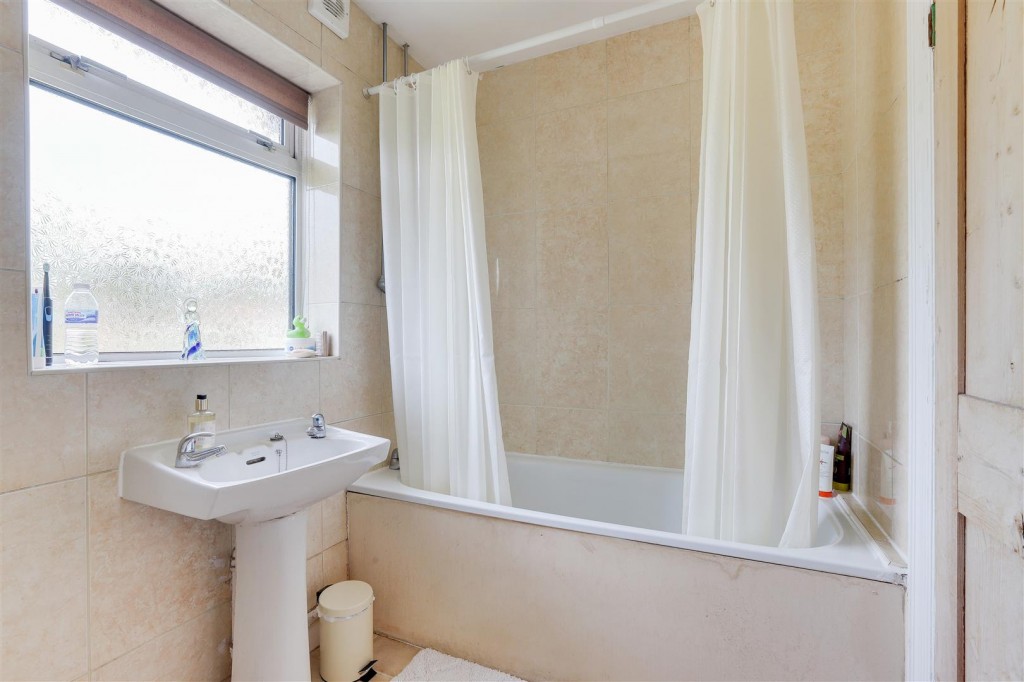 Watnall Road, Hucknall, Nottinghamshire, NG15 7NH