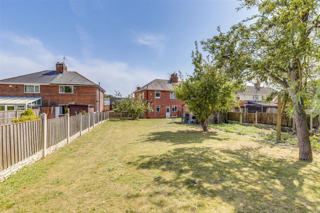 Watnall Road, Hucknall, Nottinghamshire, NG15 7NH