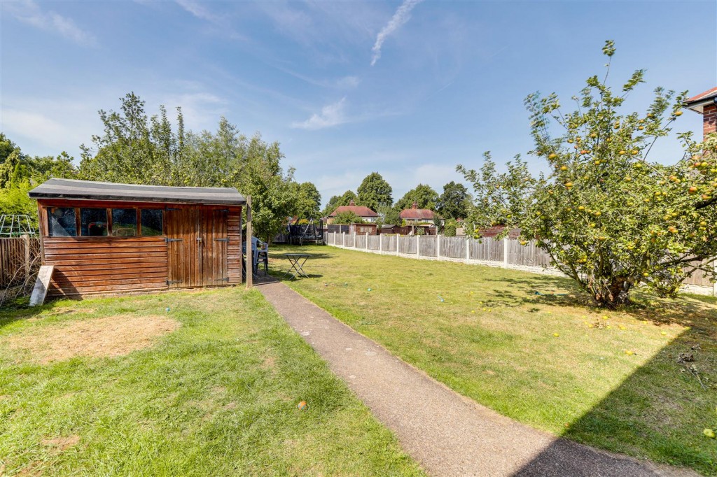 Watnall Road, Hucknall, Nottinghamshire, NG15 7NH