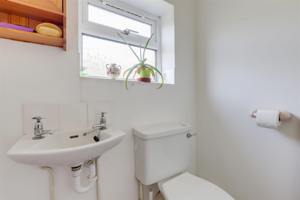 Watnall Road, Hucknall, Nottinghamshire, NG15 7NH