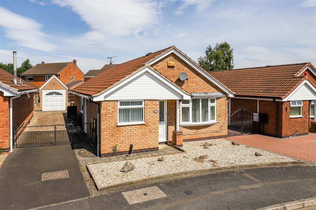 Springfield Drive, Hempshill Vale, Nottinghamshire, NG6 8WD