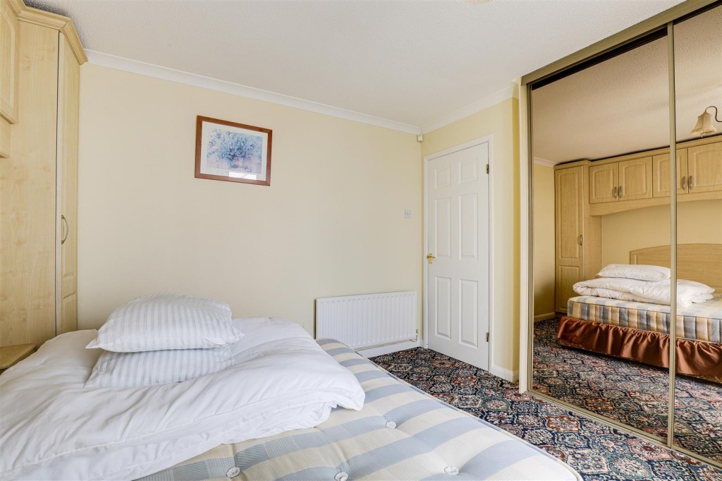 Springfield Drive, Hempshill Vale, Nottinghamshire, NG6 8WD