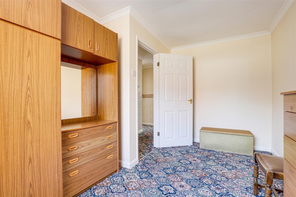 Springfield Drive, Hempshill Vale, Nottinghamshire, NG6 8WD