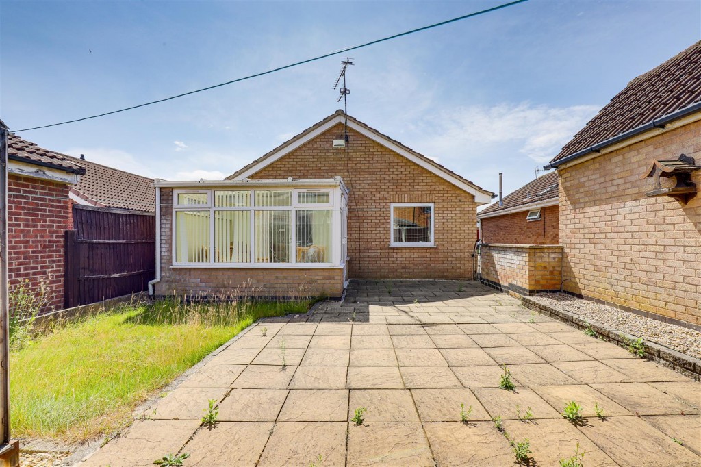 Springfield Drive, Hempshill Vale, Nottinghamshire, NG6 8WD