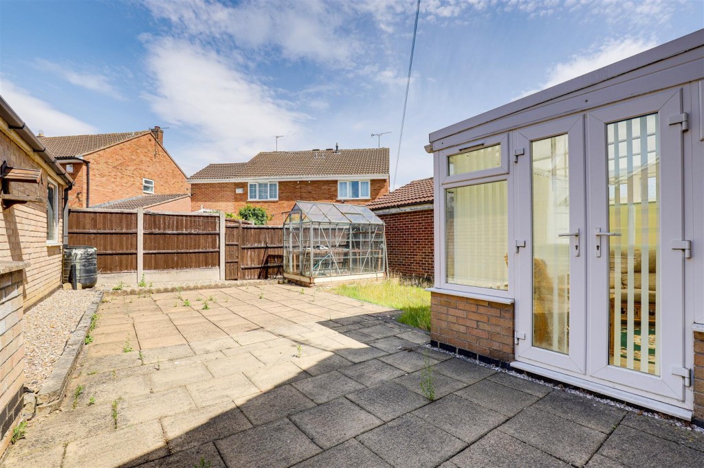 Springfield Drive, Hempshill Vale, Nottinghamshire, NG6 8WD