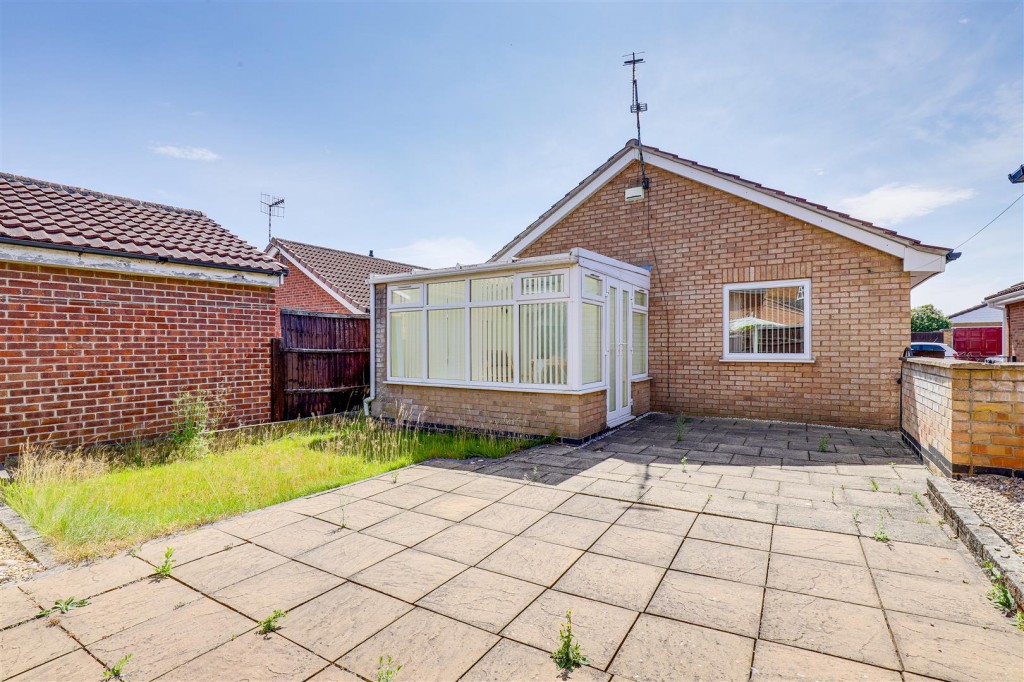 Springfield Drive, Hempshill Vale, Nottinghamshire, NG6 8WD