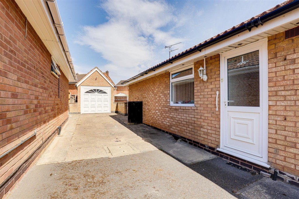 Springfield Drive, Hempshill Vale, Nottinghamshire, NG6 8WD