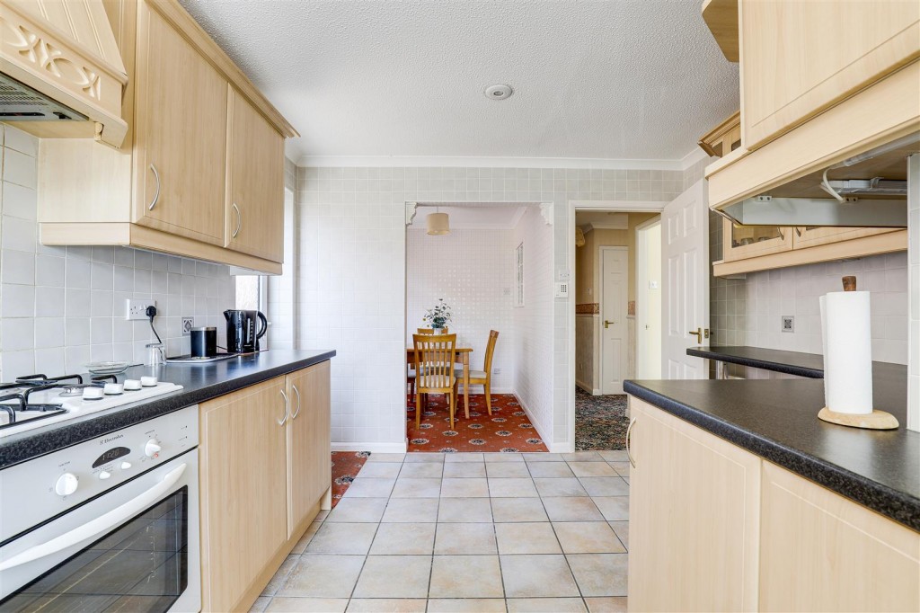 Springfield Drive, Hempshill Vale, Nottinghamshire, NG6 8WD