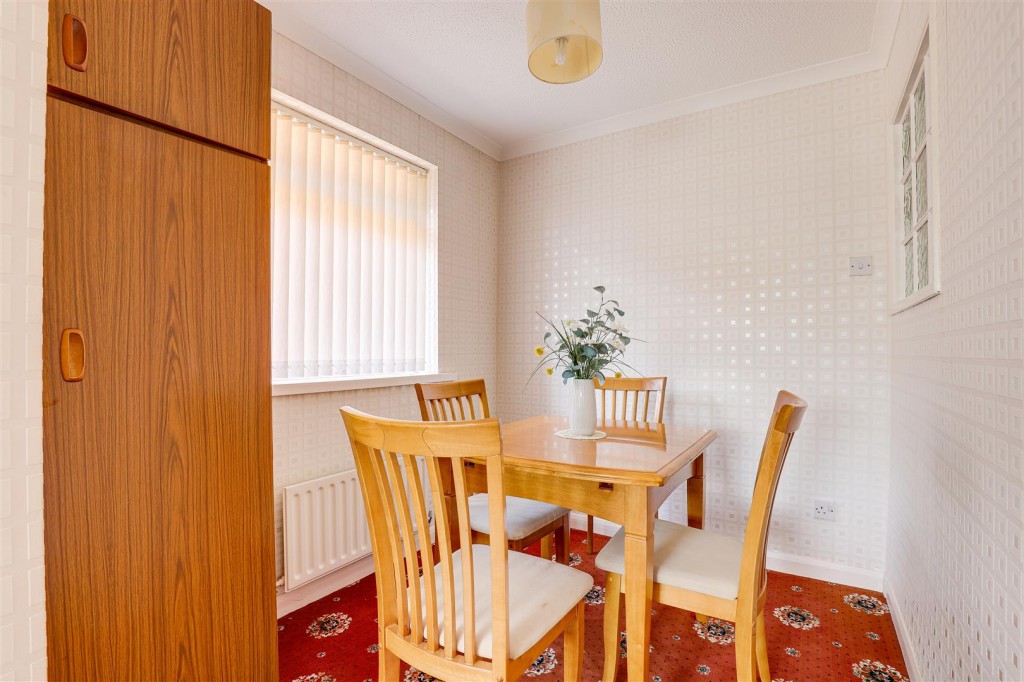 Springfield Drive, Hempshill Vale, Nottinghamshire, NG6 8WD