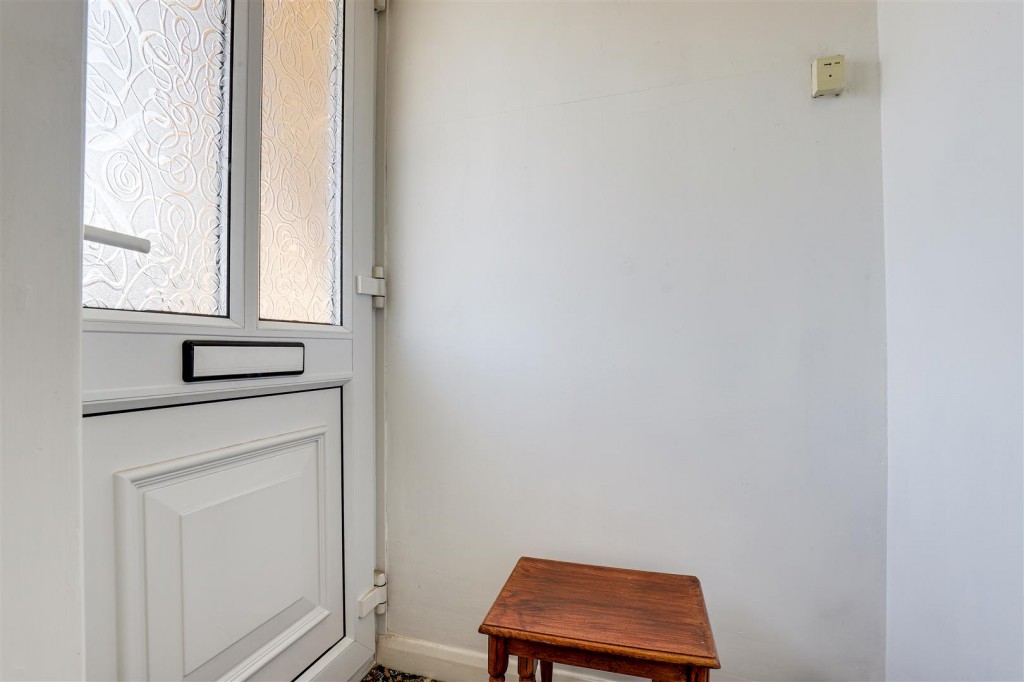 Springfield Drive, Hempshill Vale, Nottinghamshire, NG6 8WD