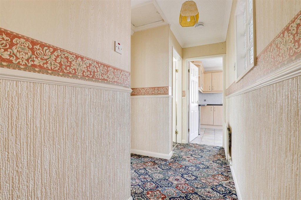 Springfield Drive, Hempshill Vale, Nottinghamshire, NG6 8WD