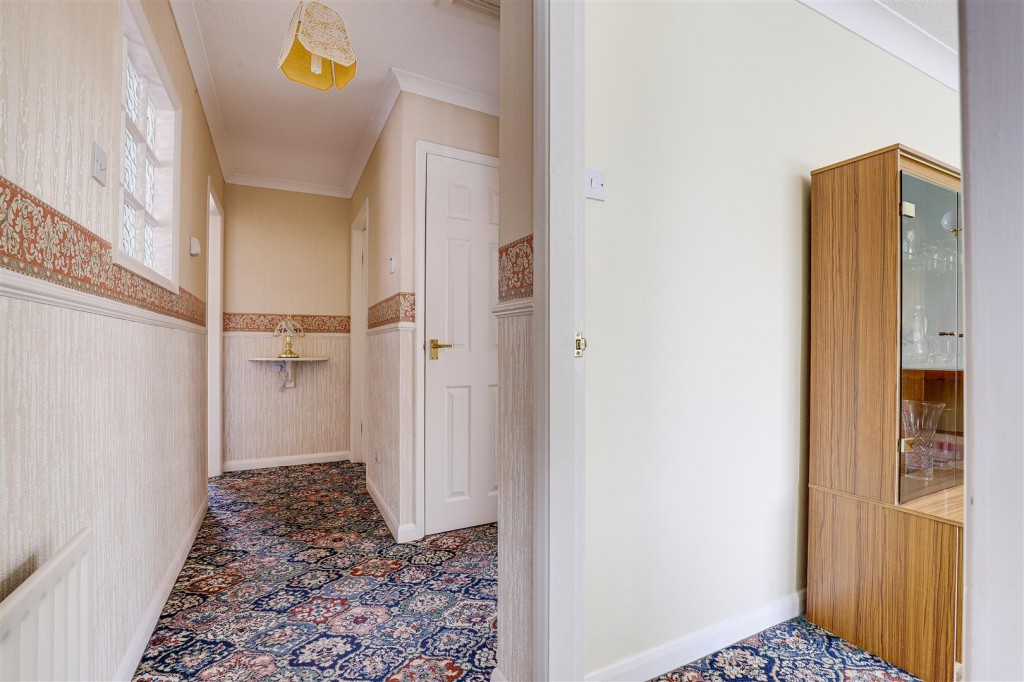 Springfield Drive, Hempshill Vale, Nottinghamshire, NG6 8WD