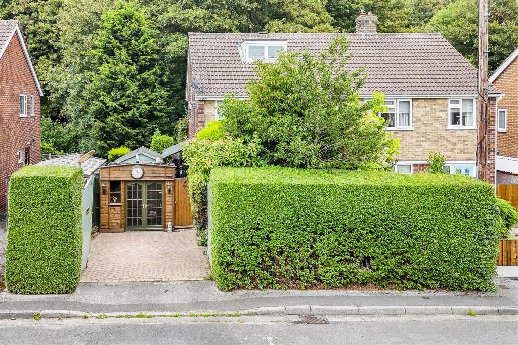 Willow Crescent, Gedling, Nottinghamshire, NG4 4BL