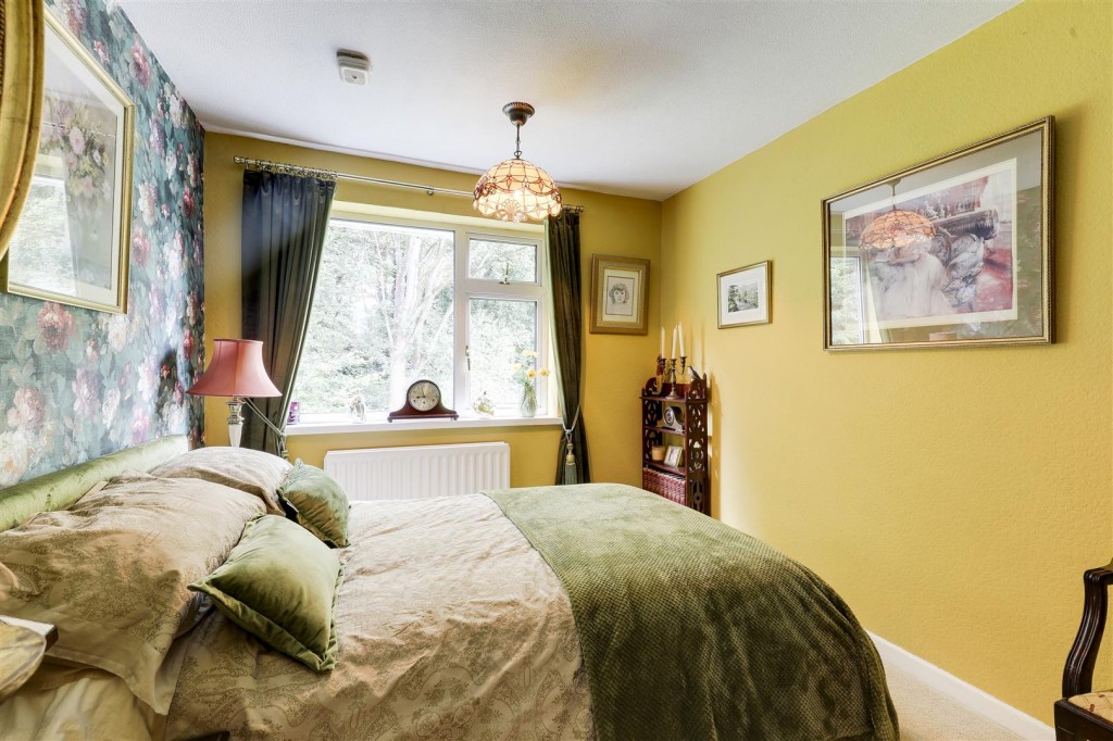 Willow Crescent, Gedling, Nottinghamshire, NG4 4BL