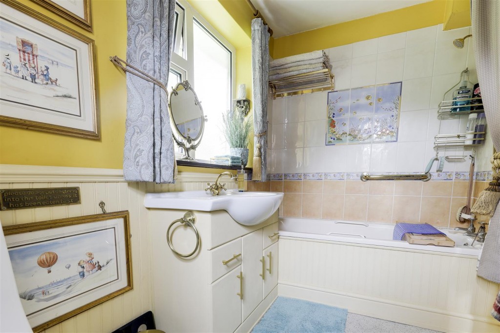 Willow Crescent, Gedling, Nottinghamshire, NG4 4BL