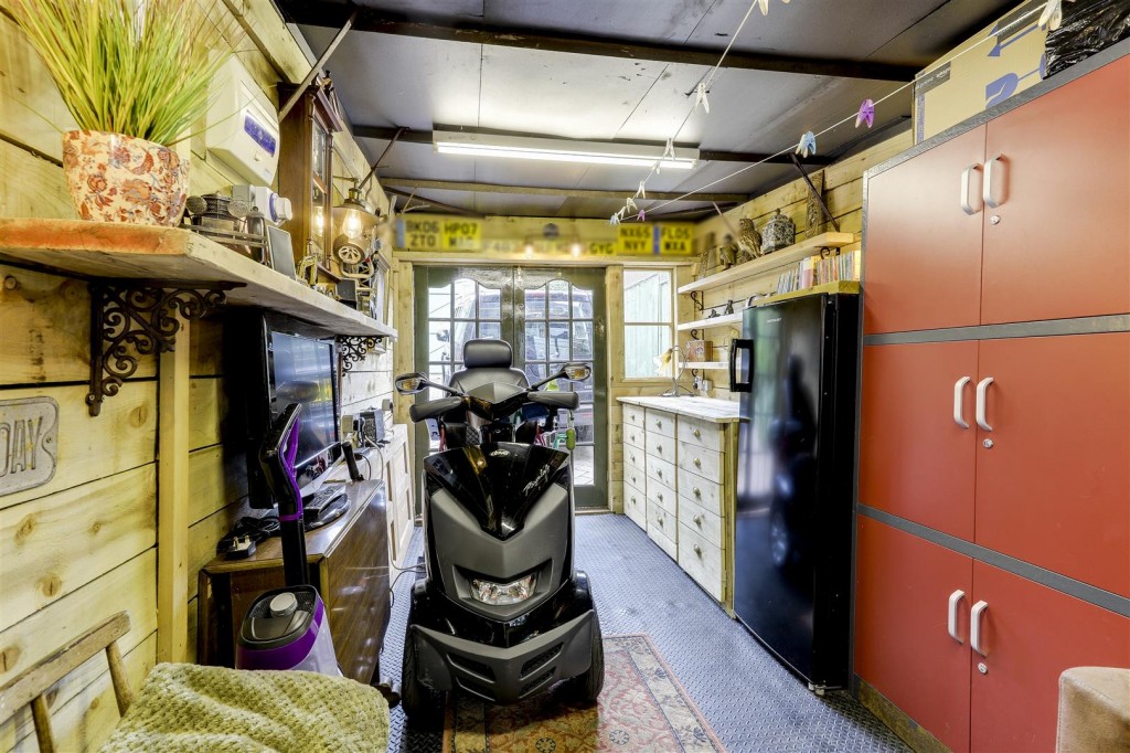 Willow Crescent, Gedling, Nottinghamshire, NG4 4BL