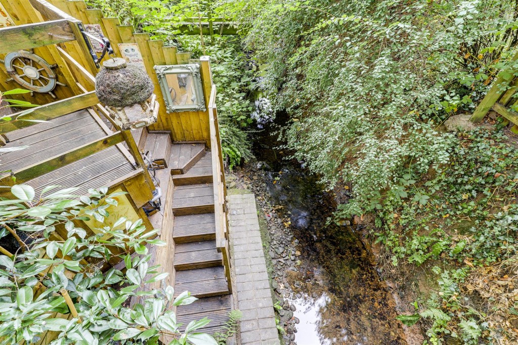 Willow Crescent, Gedling, Nottinghamshire, NG4 4BL