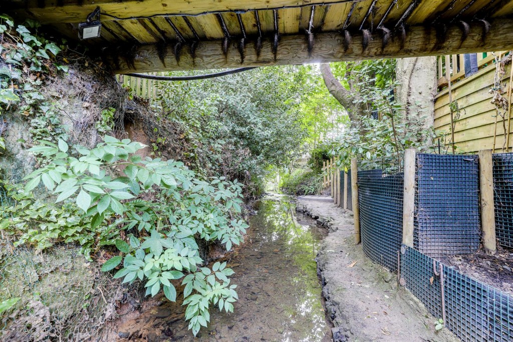 Willow Crescent, Gedling, Nottinghamshire, NG4 4BL