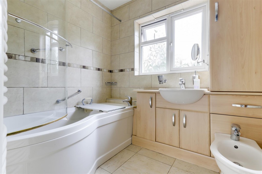 Exton Road, Sherwood, Nottinghamshire, NG5 1HA